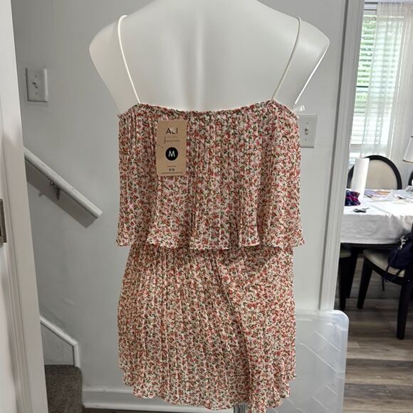 SHE + SKY Floral Spaghetti Strap Romper Size M NWT - Picture 2 of 8